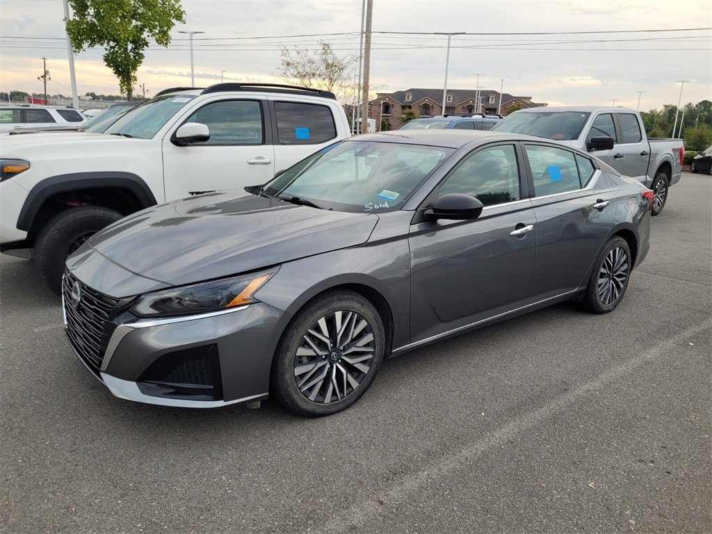 2024 Nissan Altima 2.5 SV photo 3