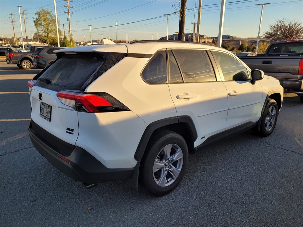 2025 Toyota RAV4 Hybrid XLE photo 2