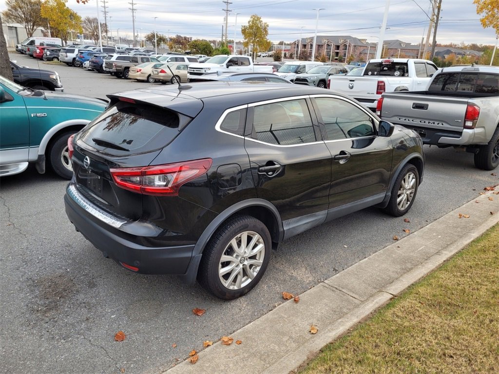 2020 Nissan Rogue Sport S photo 3
