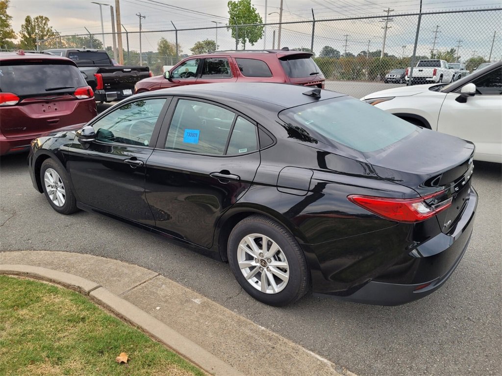 2025 Toyota Camry LE photo 3