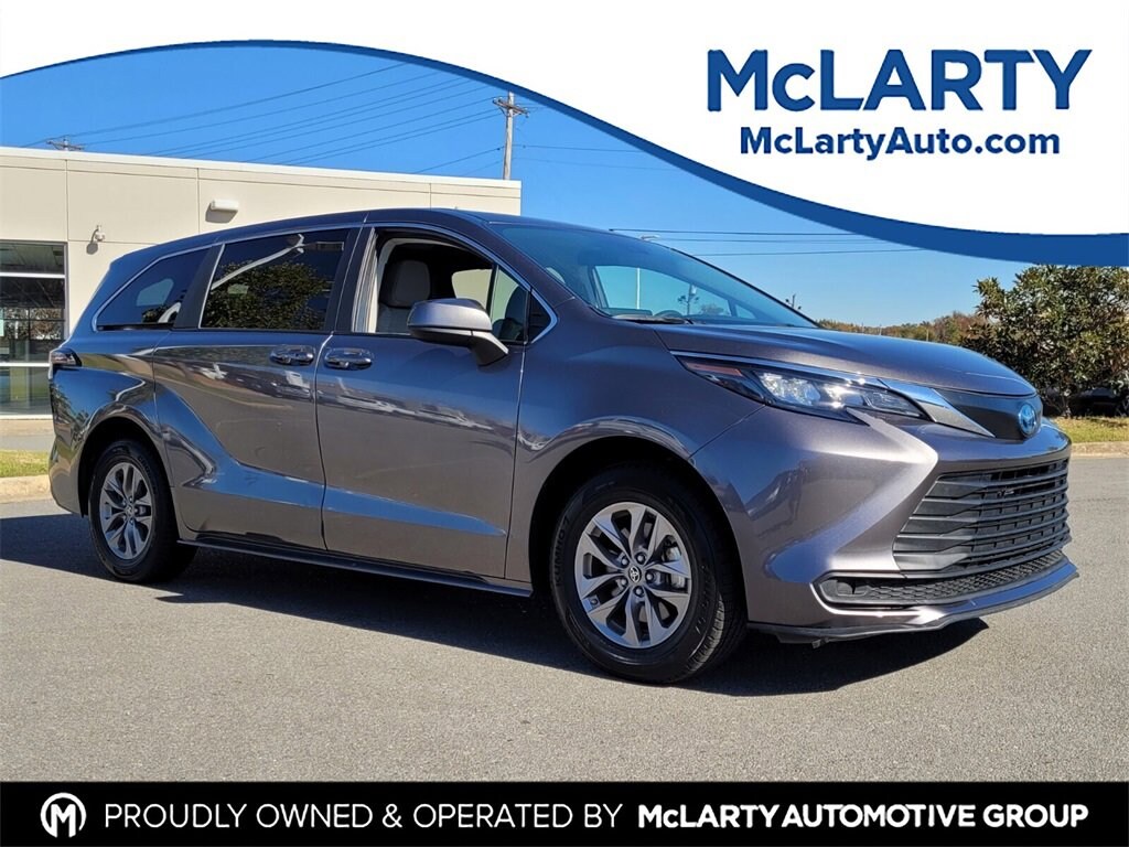 Used 2024 Toyota Sienna LE 8 Passenger Van Passenger Van