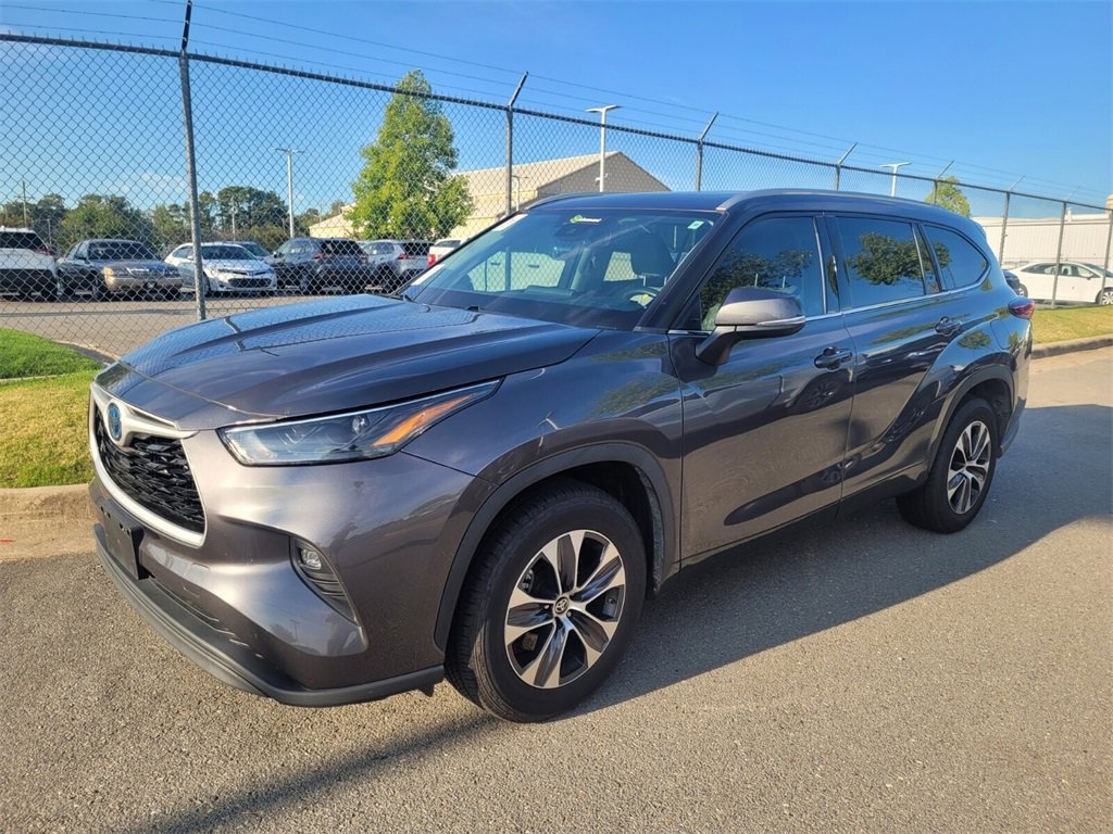 2022 Toyota Highlander Hybrid XLE photo 3