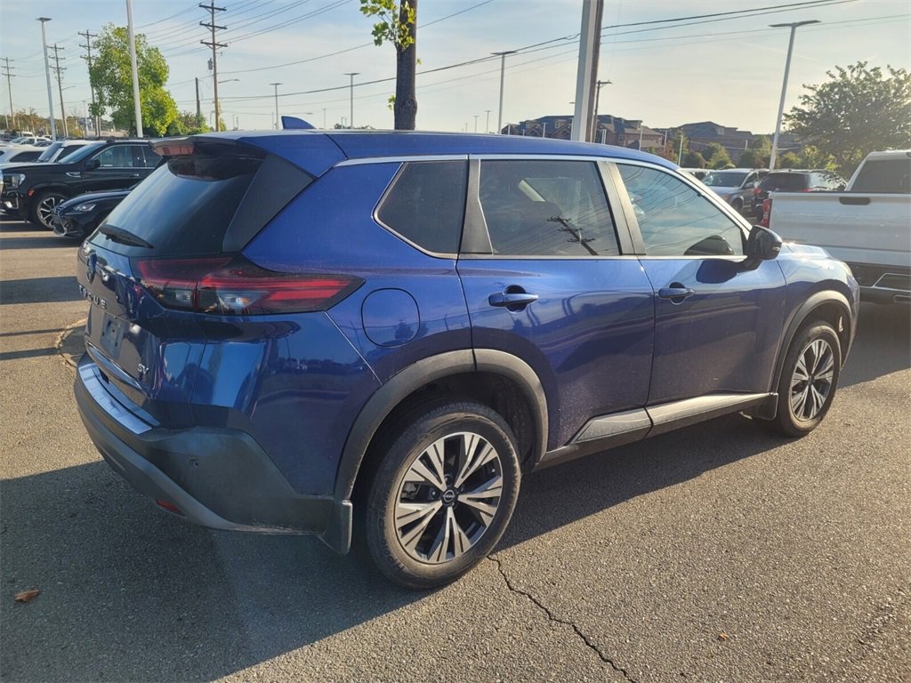 2022 Nissan Rogue SV photo 2