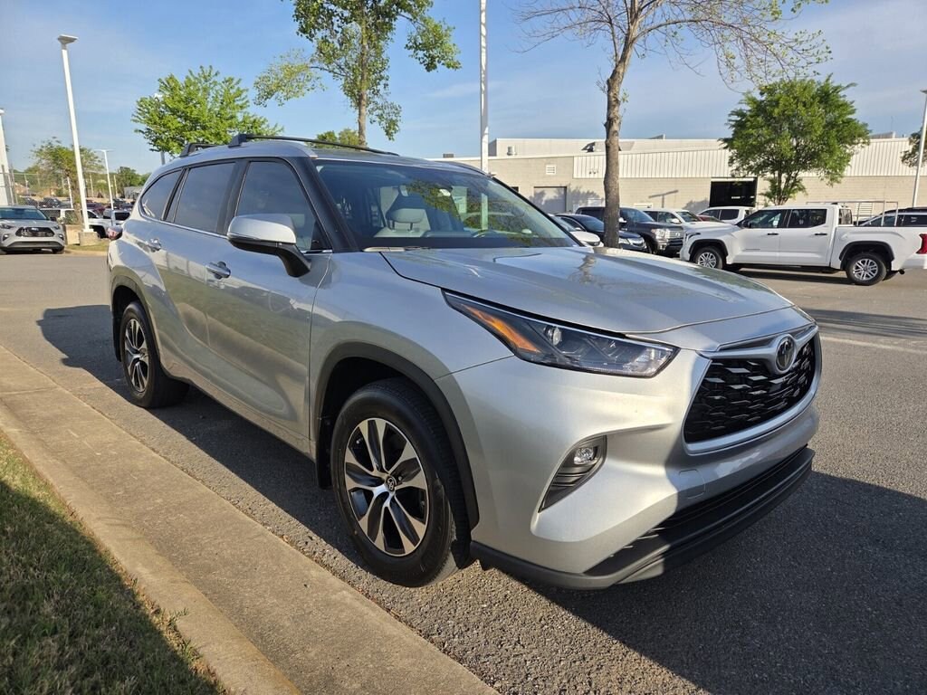 Used 2024 Toyota Highlander LE SUV
