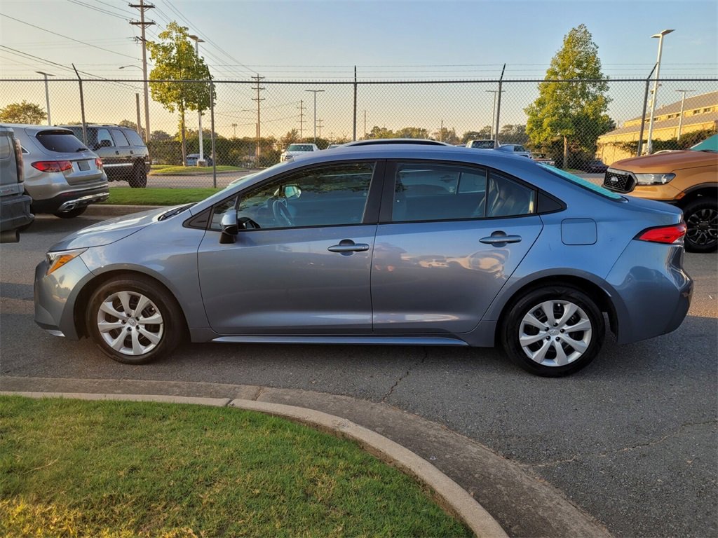 2023 Toyota Corolla LE photo 3