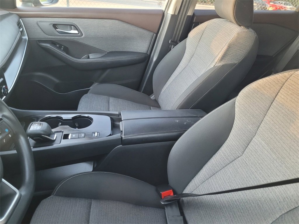 2023 Nissan Rogue SV photo 4