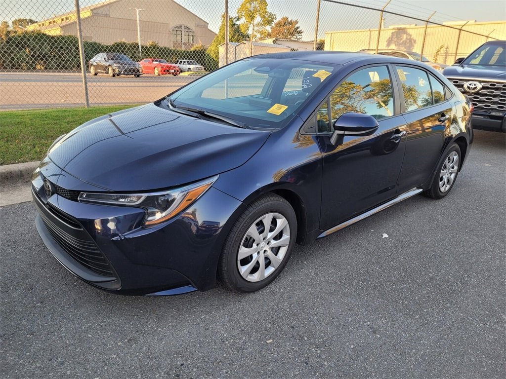 2023 Toyota Corolla LE photo 2