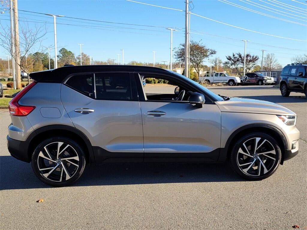 Used 2022 Volvo XC40 T5 AWD R-Design SUV