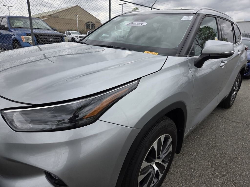 Used 2022 Toyota Highlander Hybrid XLE SUV