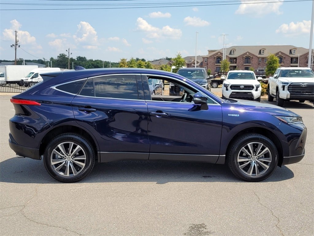 2021 Toyota Venza LE photo 2