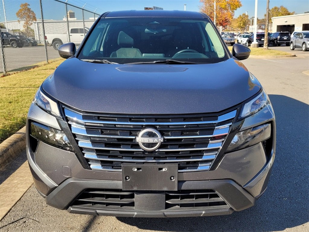 2024 Nissan Rogue SV photo 2
