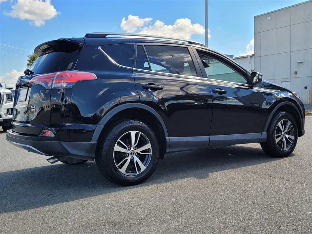 2017 Toyota RAV4 XLE photo 3