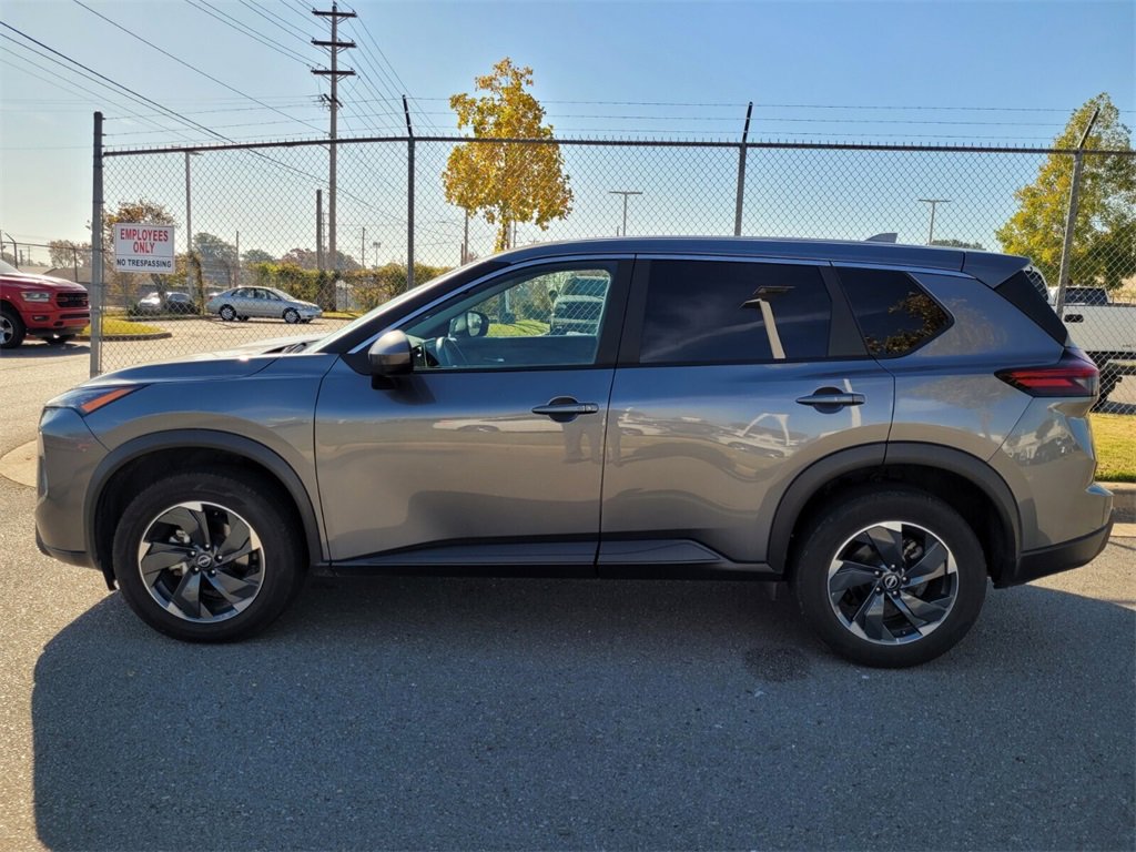 2024 Nissan Rogue SV photo 4