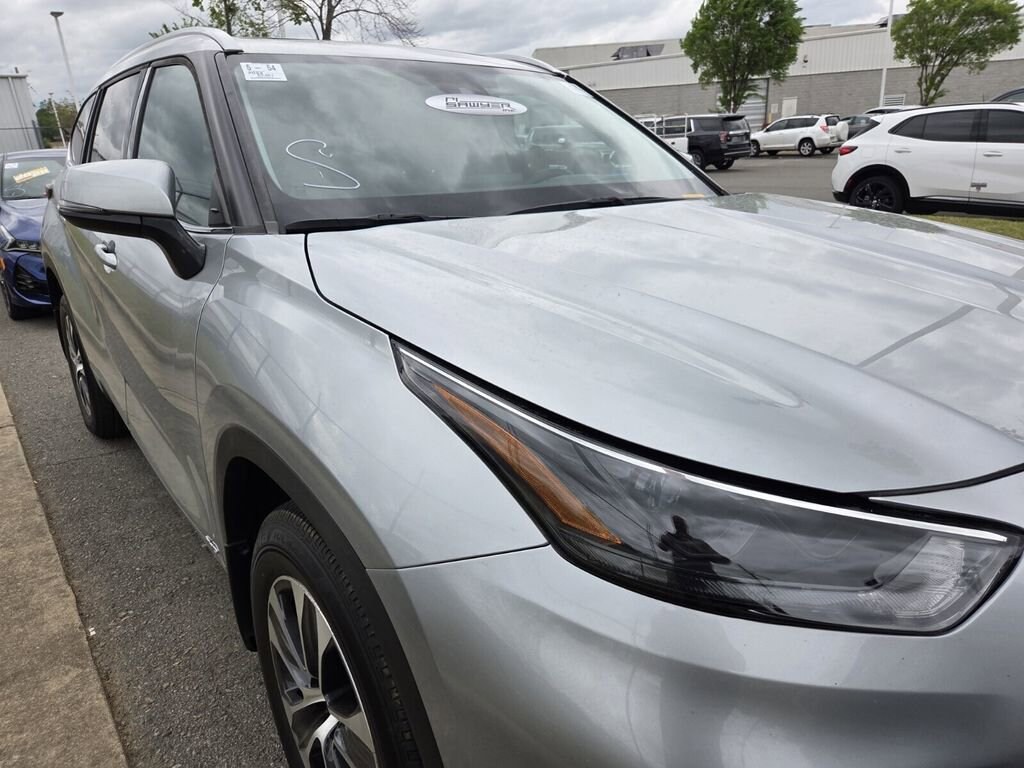 Used 2022 Toyota Highlander Hybrid XLE SUV