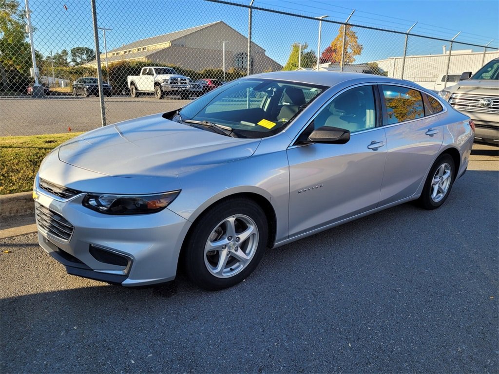 2018 Chevrolet Malibu LS 1LT photo 2