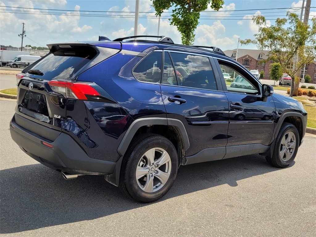 2024 Toyota RAV4 XLE photo 2