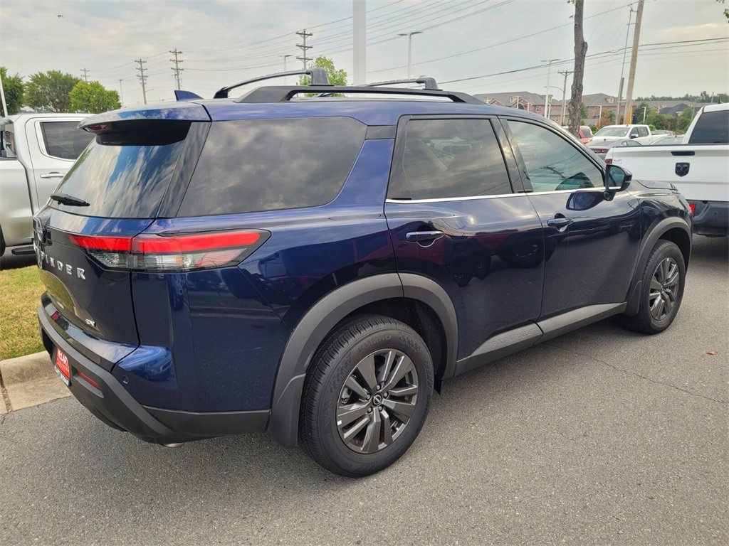 2024 Nissan Pathfinder SV photo 2