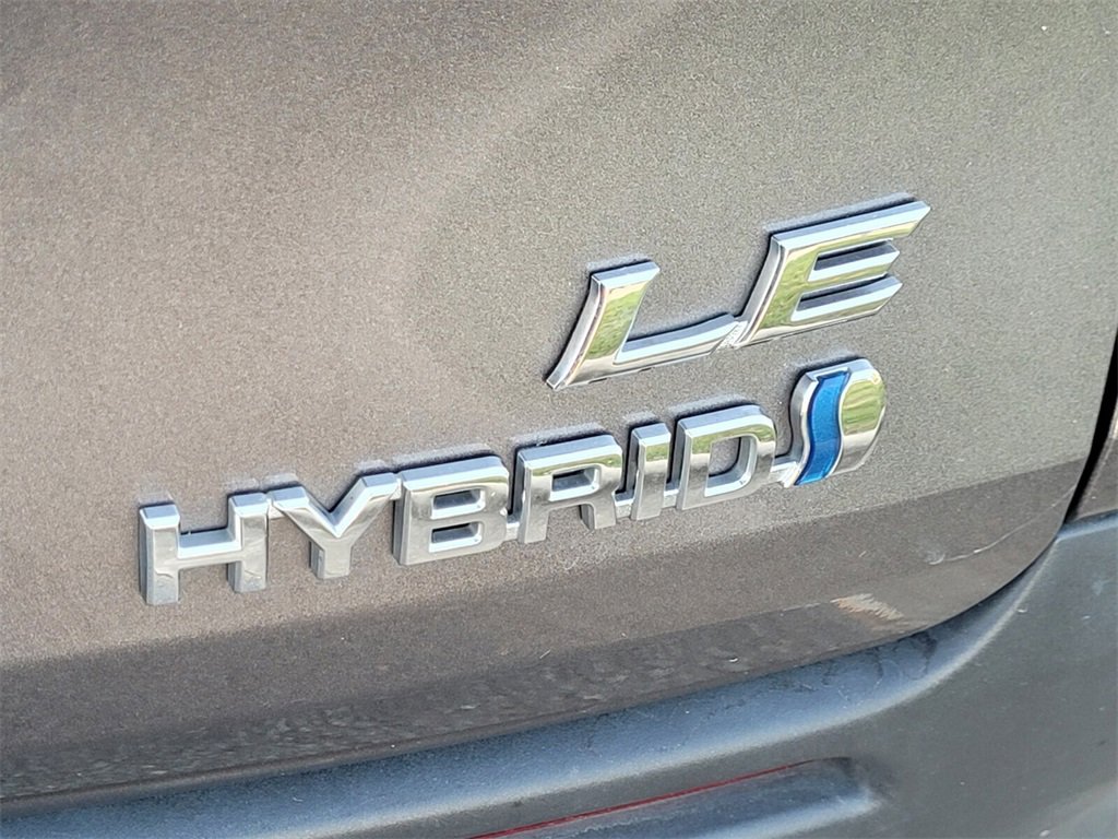 2024 Toyota Sienna LE photo 4