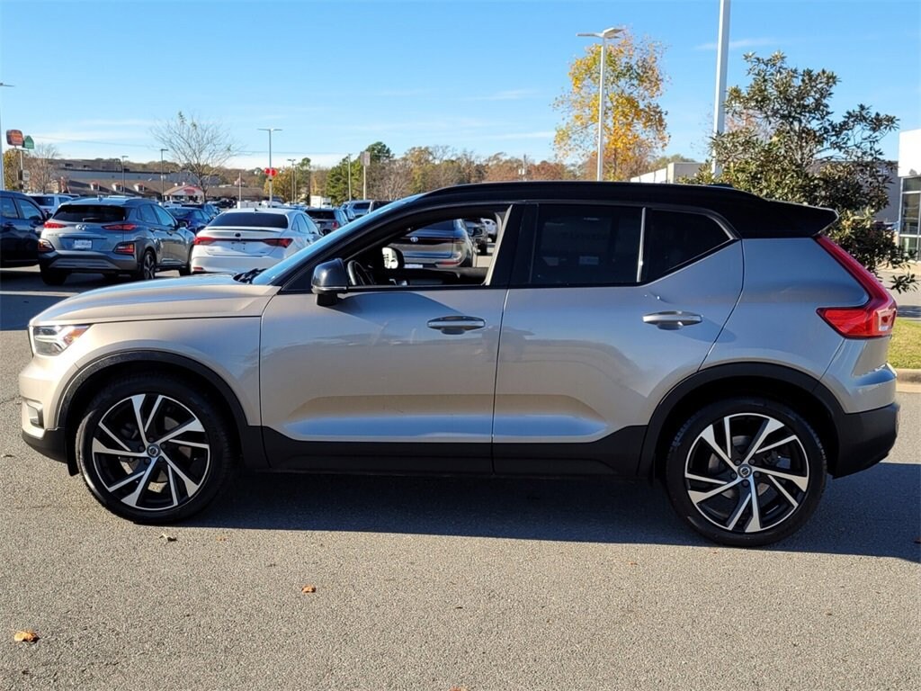 Used 2022 Volvo XC40 T5 AWD R-Design SUV