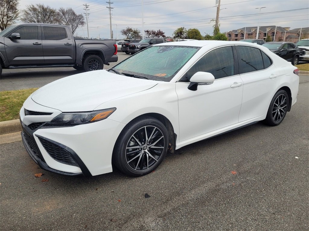 2024 Toyota Camry SE photo 2