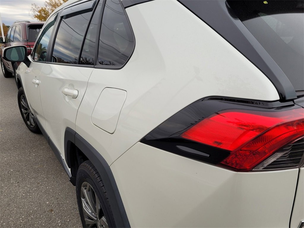 2022 Toyota RAV4 Hybrid XLE Premium photo 3