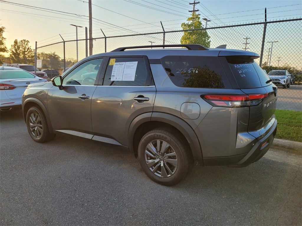 2023 Nissan Pathfinder SV photo 4
