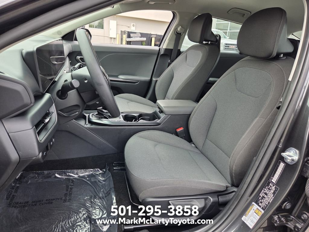 2025 Kia K4 LXS - Photo 9