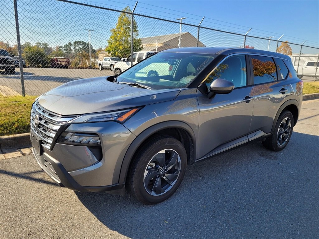 2024 Nissan Rogue SV photo 3