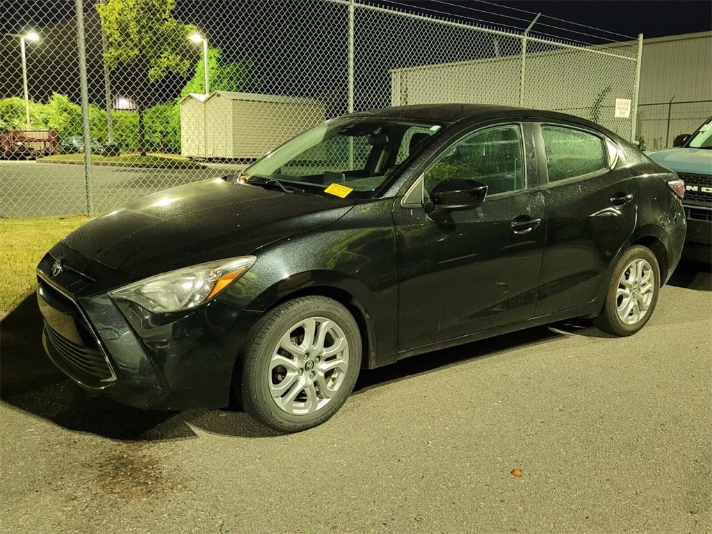 2018 Toyota Yaris iA Base photo 2