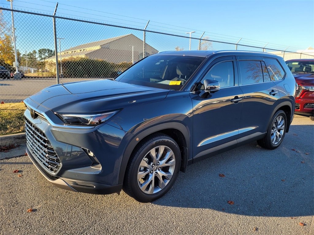 2024 Toyota Grand Highlander Limited photo 2