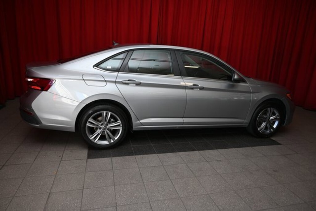 Used 2024 Volkswagen Jetta 1.5T SE Sedan