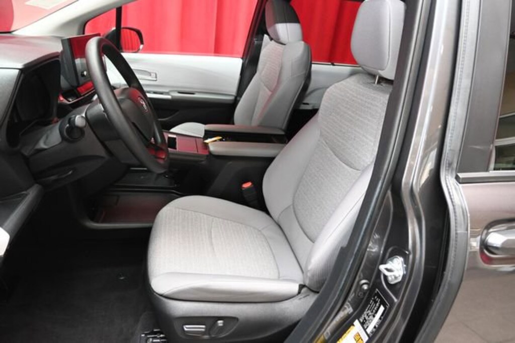Used 2025 Toyota Sienna LE 8 Passenger Van Passenger Van