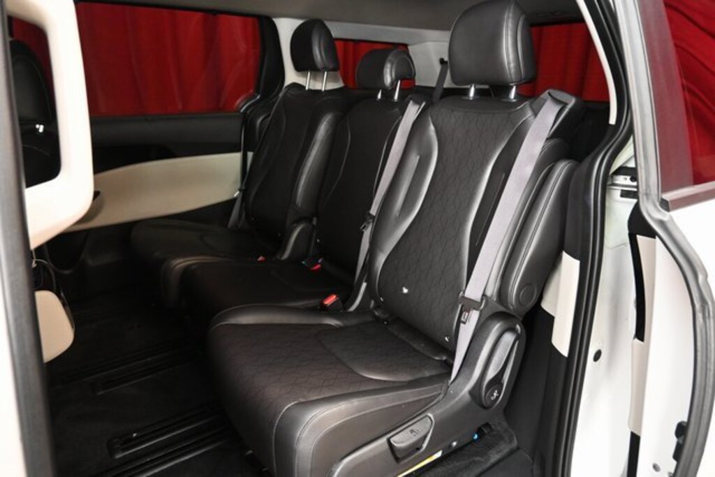 Used 2024 Kia Carnival EX MPV