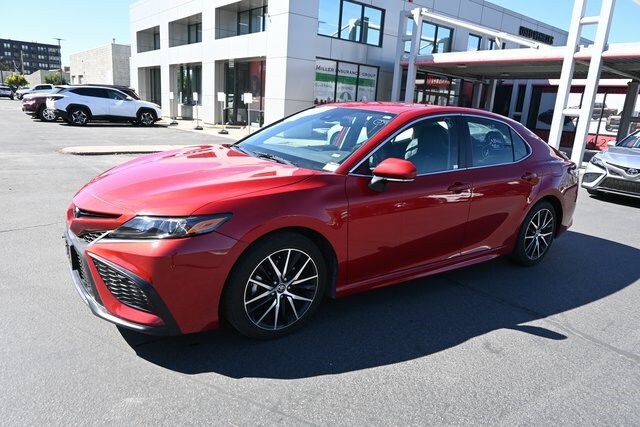 2023 Toyota Camry SE photo 3