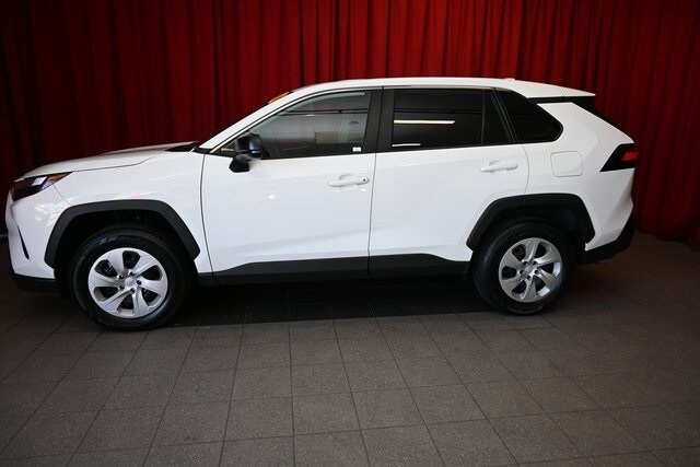 2024 Toyota RAV4 LE photo 4