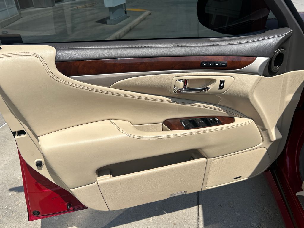 2014 Lexus LS L - Photo 11
