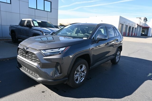 2025 Toyota RAV4 XLE photo 3