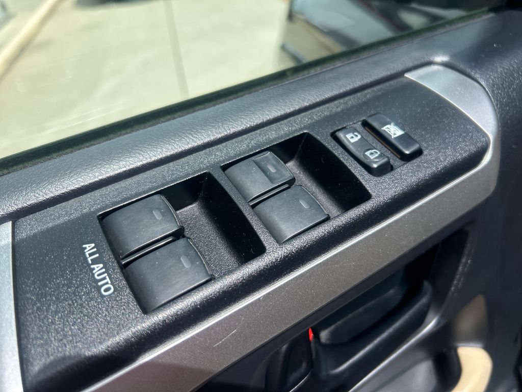 2011 Toyota 4Runner SR5 - Photo 11