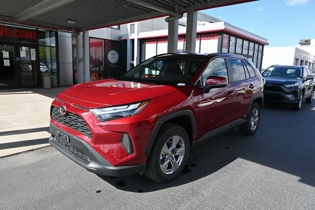2025 Toyota RAV4 Hybrid XLE photo 4