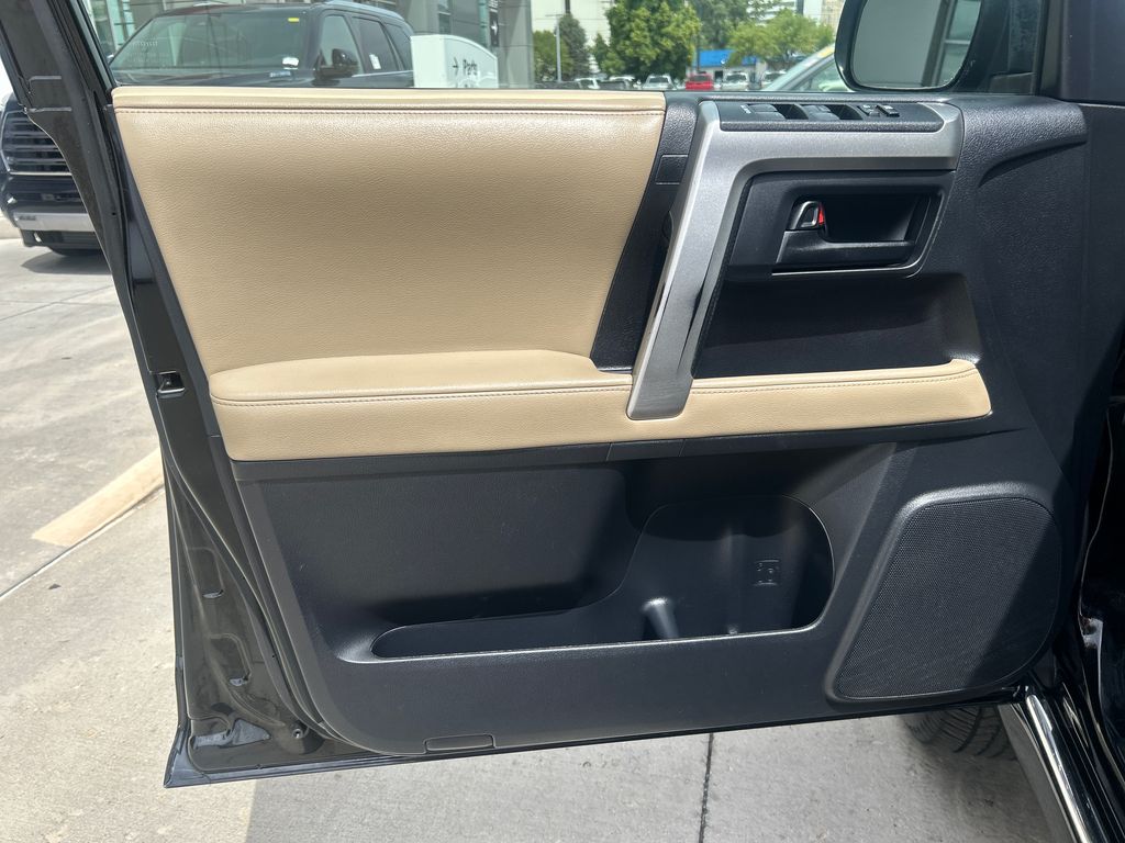 2011 Toyota 4Runner SR5 - Photo 10