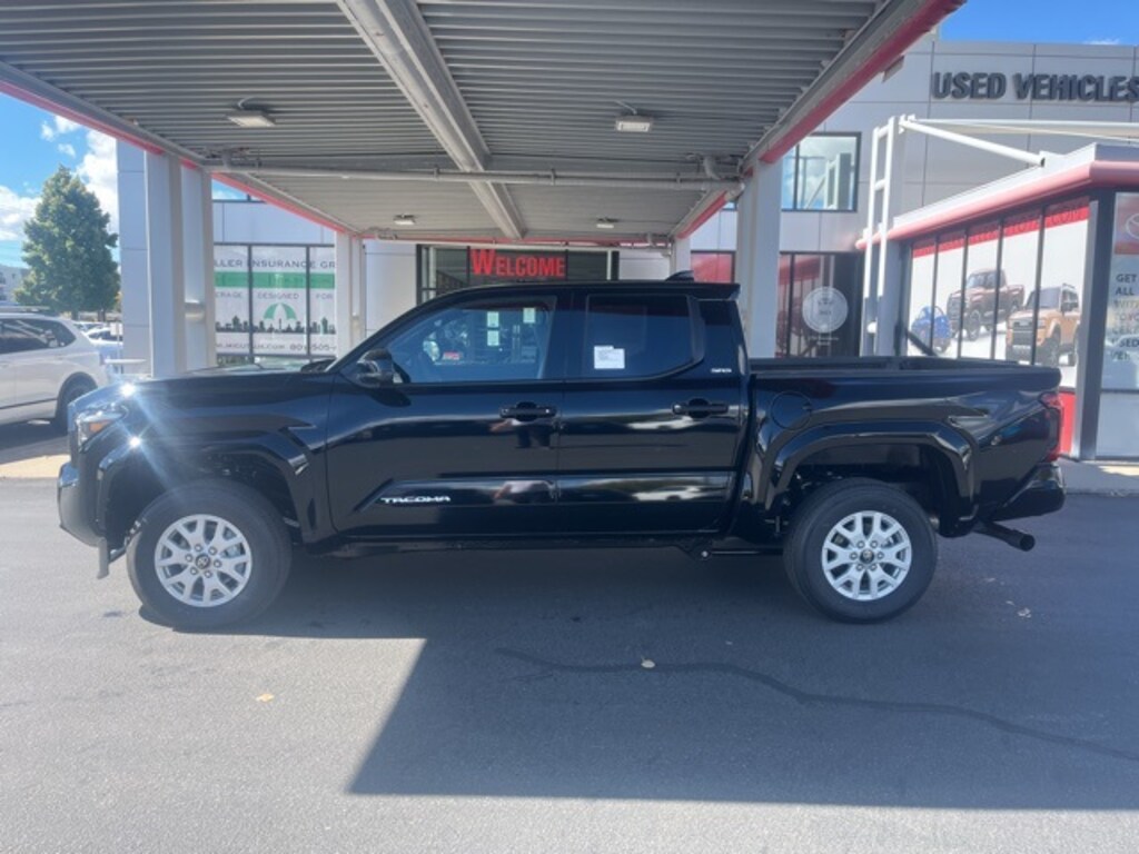 New 2025 Toyota Tacoma SR5 4X4 DOUBLE CAB