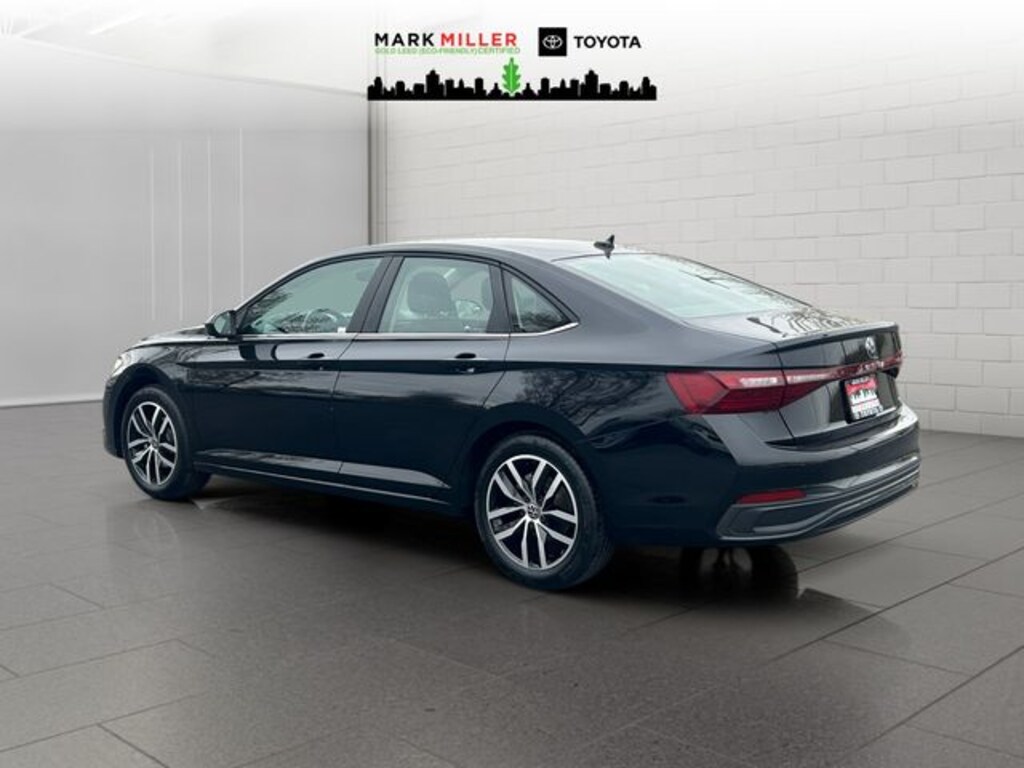 Used 2025 Volkswagen Jetta 1.5T SE Sedan