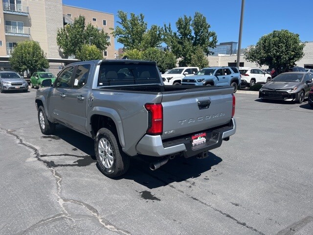 2025 Toyota Tacoma SR5 4x4 Double Cab photo 4
