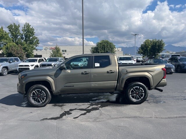 2025 Toyota Tacoma TRD Sport 4x4 Double Cab photo 2