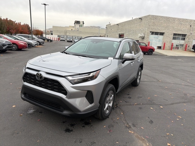 2025 Toyota RAV4 XLE's photo
