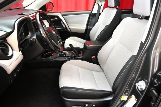 2018 Toyota RAV4 Hybrid XLE photo 2