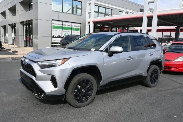 2024 Toyota RAV4 Hybrid SE photo 3