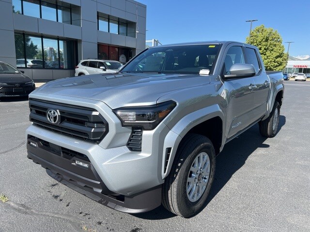 2025 Toyota Tacoma SR5 photo 3