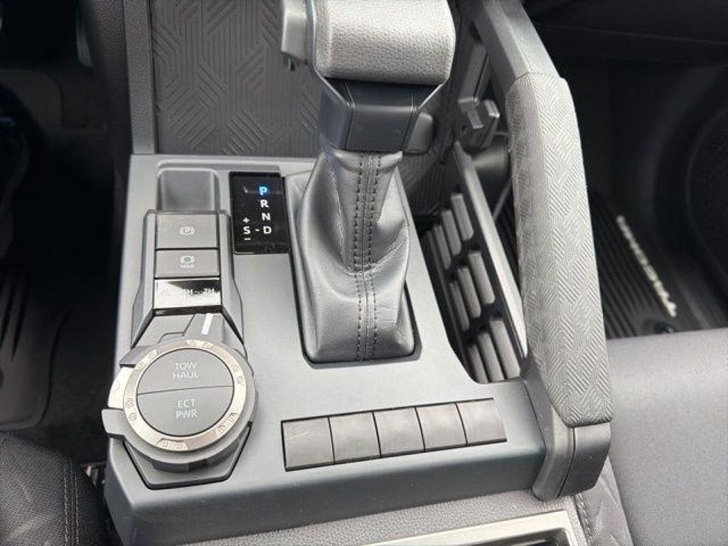 2026 Toyota Tacoma SR5 - Photo 18
