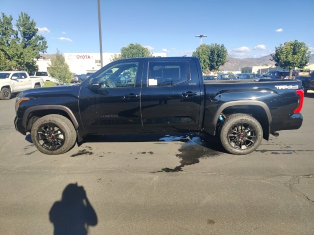 New 2026 Toyota Tundra Limited LIMITED CREWMAX 5.5